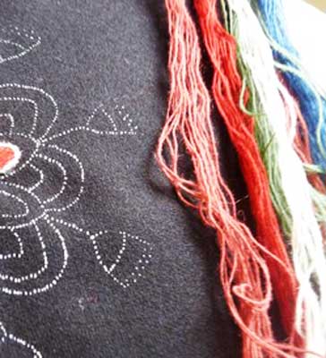 ウール刺繍キット「アリーのほうき」
